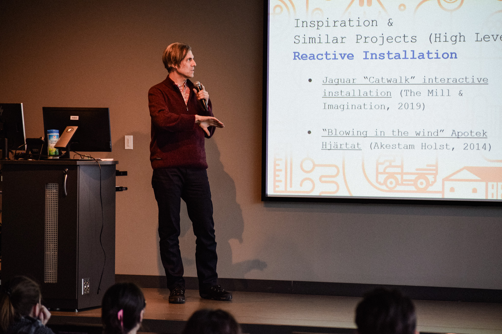 Leander Schock: “Presence through characterization: Exploring the creative process in designing an animated character with reactive behavior” (étudiant à la maîtrise, laboratoire Praxis)