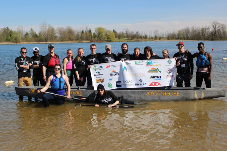 Compétition nationale canadienne de canoë de béton : l’UQAC en tête du peloton parmi les nouveaux participants