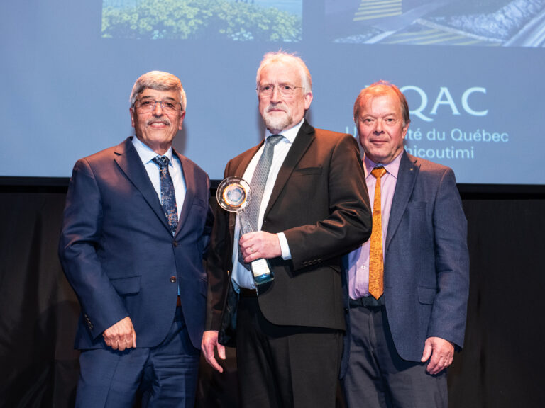 Árni Jón Eliasson est le récipiendaire du prix Masoud Farzaneh