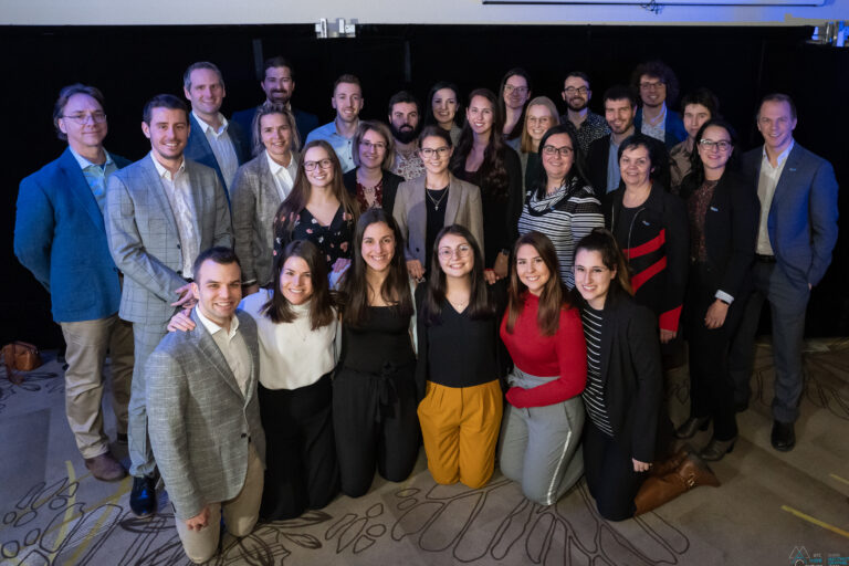 Les étudiants en sciences comptables excellent à l’examen des CPA avec trois candidats sur le tableau d’honneur