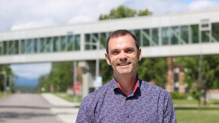 [Portrait de prof] Les technologies éducatives au cœur de l’expertise de Gabriel Dumouchel