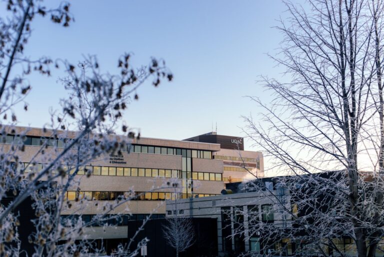 Les Fonds de recherche du Québec et l’UQAC piloteront les travaux de la nouvelle Chaire de recherche France-Québec sur les enjeux contemporains de la liberté d’expression