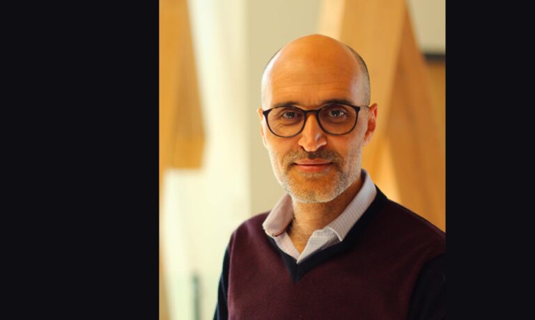 [Portrait de prof] Le chercheur en science des matériaux Ramzi Zarrougui enseigne la chimie à l&rsquo;UQAC