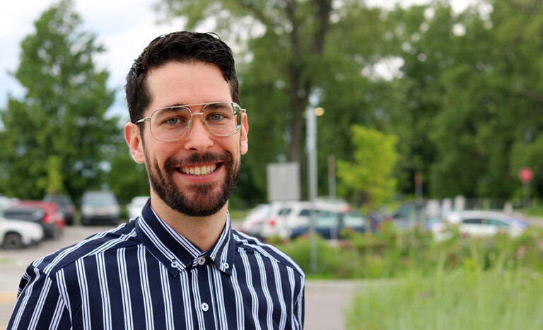 [Portrait de prof] Le physiothérapeute Alec Bass s&rsquo;intéresse à la réadaptation cardiorespiratoire et cardiovasculaire