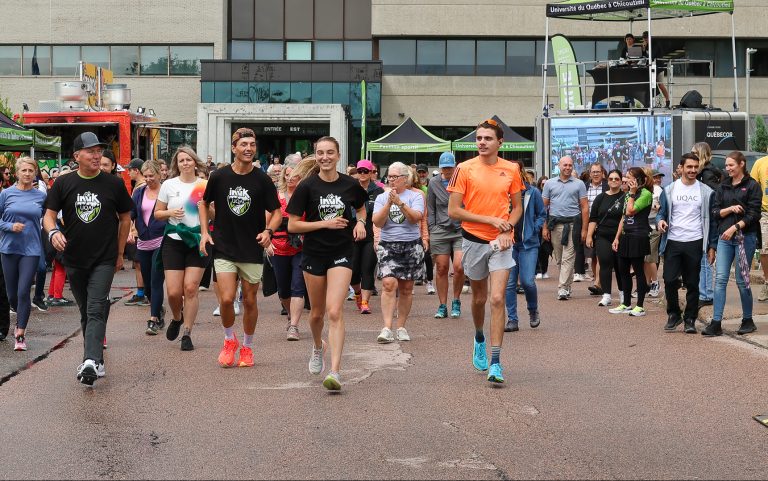 La communauté universitaire marche aux côtés du recteur pour une rentrée sous le signe du bien-être.