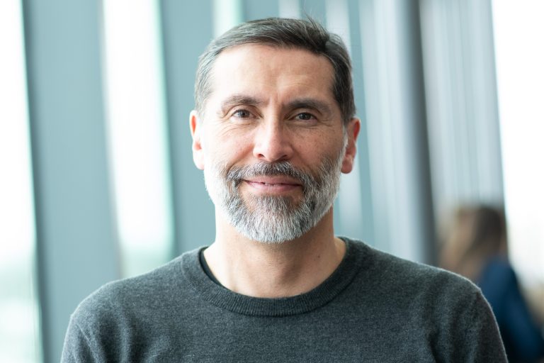 Un renouvellement de 500 000 $ pour la Chaire de recherche du Canada du professeur Jorge Frozzini