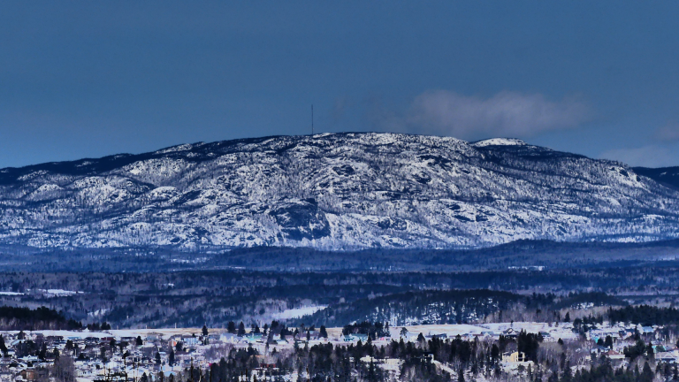 Le professeur émérite Majella Gauthier publie une étude sur l’enneigement hâtif des monts Valin