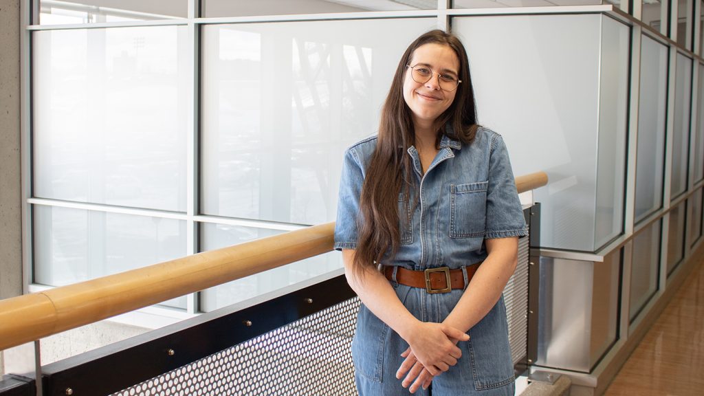 Éva-Marie Bolduc est passionnée par la dimension humaine : rencontrer les gens, apprendre de leurs expériences et comprendre la richesse de leurs parcours.