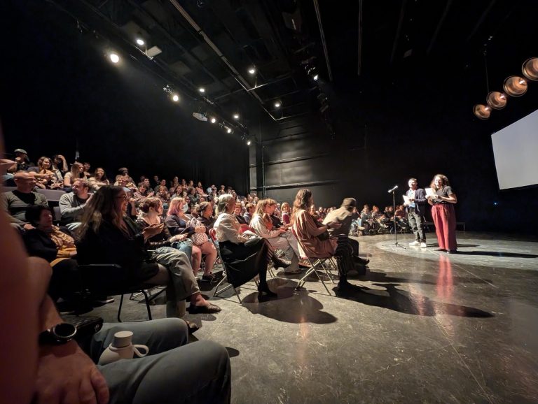 L’unité d’enseignement en arts souligne la rentrée avec une activité festive