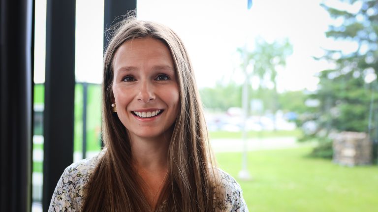 Brain Canada octroie 100 000 $ à la Pre Édith Breton à titre de future leader canadienne de la recherche sur le cerveau